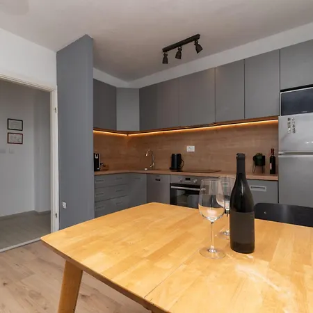 Apartment Konak Molunat