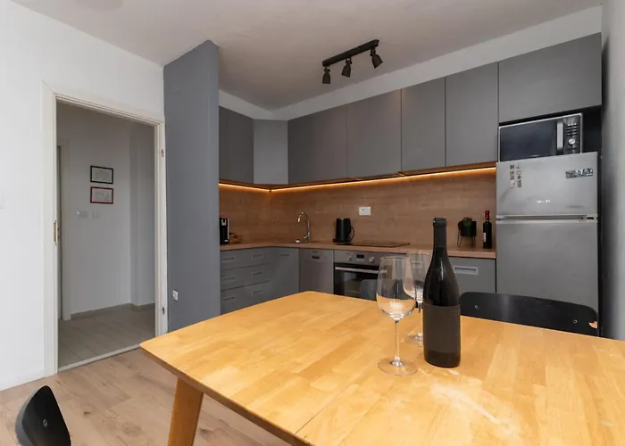 Apartment Konak Molunat