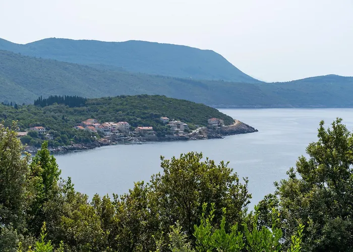 Apartment Konak Molunat